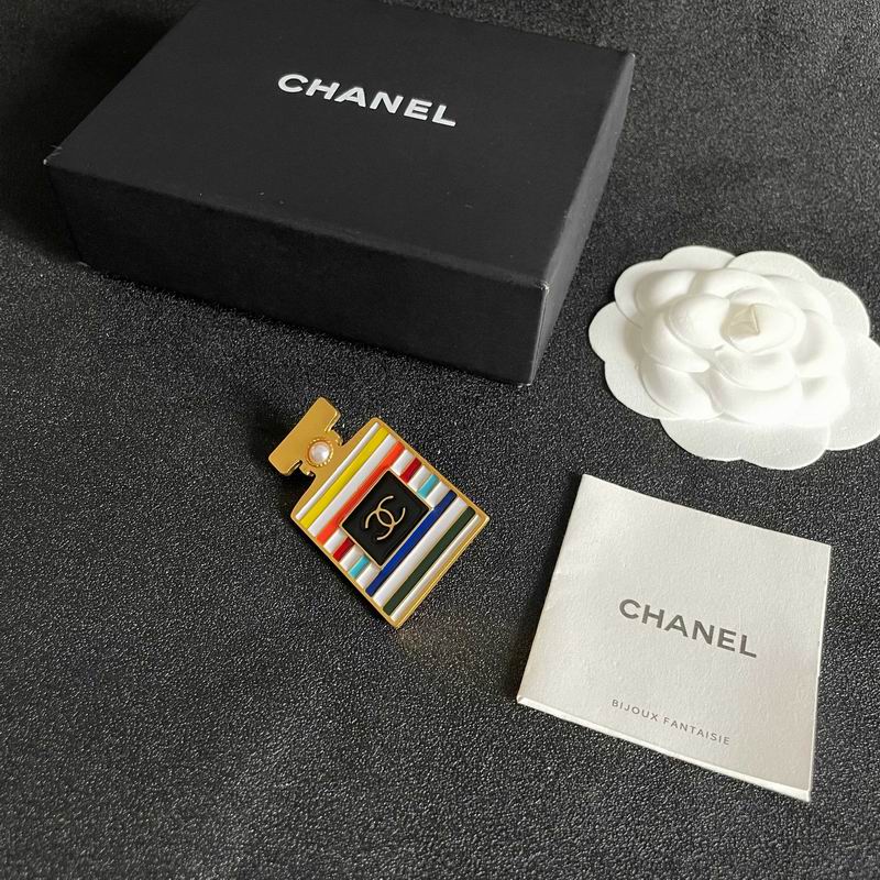Chanel Brooch 03yxs86